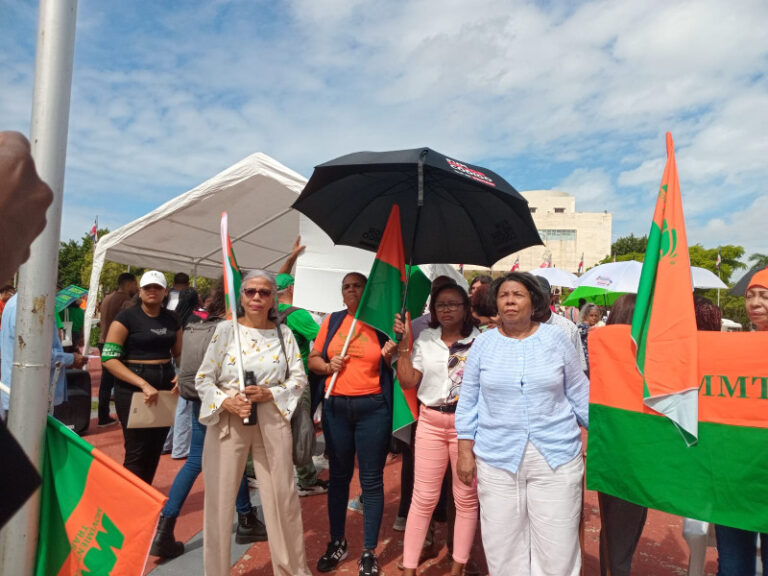MMT condena agresión sexual a joven en Villa González y demanda justicia