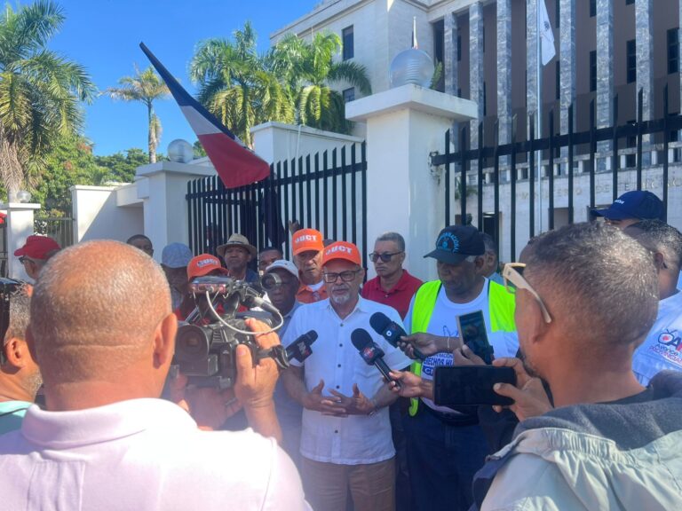 UCT demanda aumento salarial para personal administrativo del MINERD